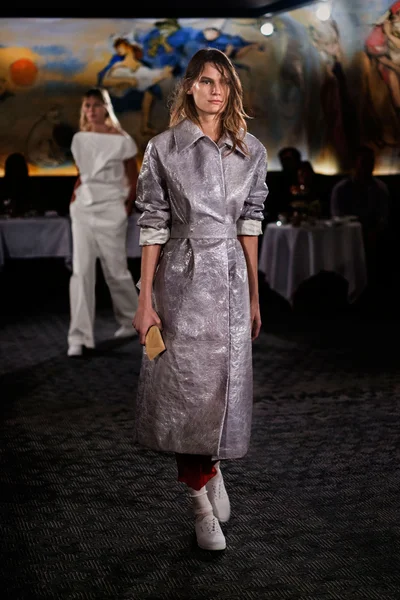 Look 17